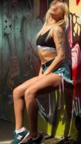 Ateşli Sarışın Uzun Boylu Escort Selin Görüşüyor
