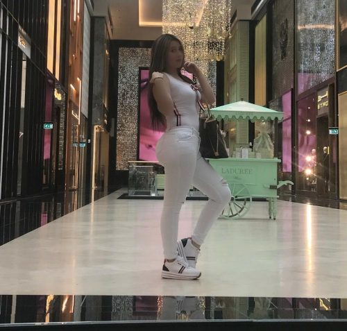 : Beyaz Tenli Fantezi Yapan Escort Leyla