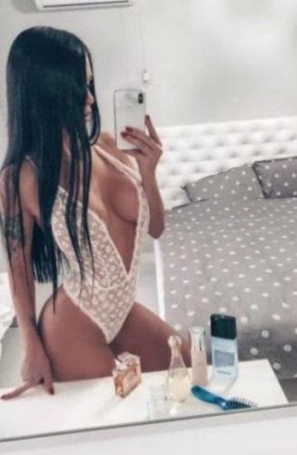 Renkli Dünyalı Lezbiyen Escort Esra