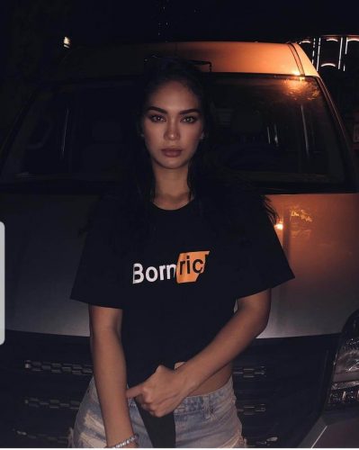 Sınırları Escort Sinem Zorlama Peşinde