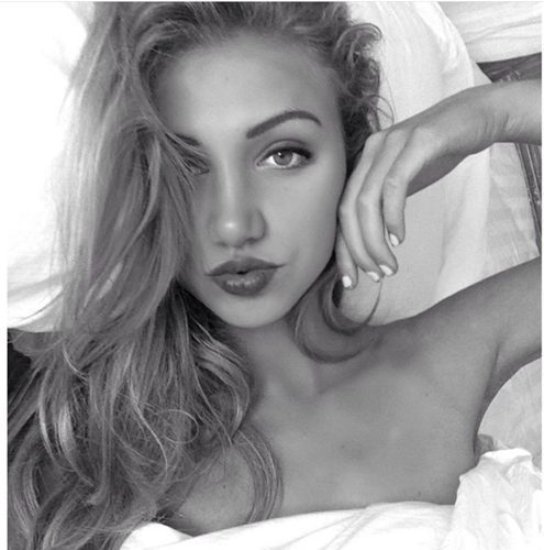 Sizi Bekleyen Eve Gelen Escort Bayan Aslıhan